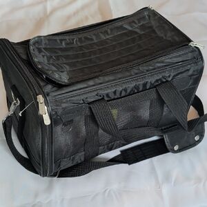 Sherpa Deluxe Pet Carrier Soft Sides Mesh Ventilation Fleece Liner & Toy